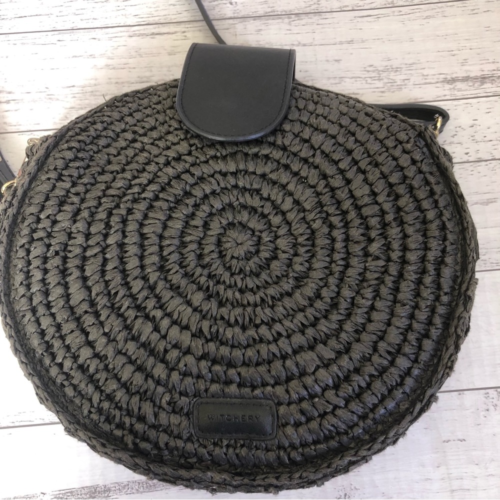 🌿 WITCHERY 🌿 black circle handbag with removable strap - Picture 2 of 7